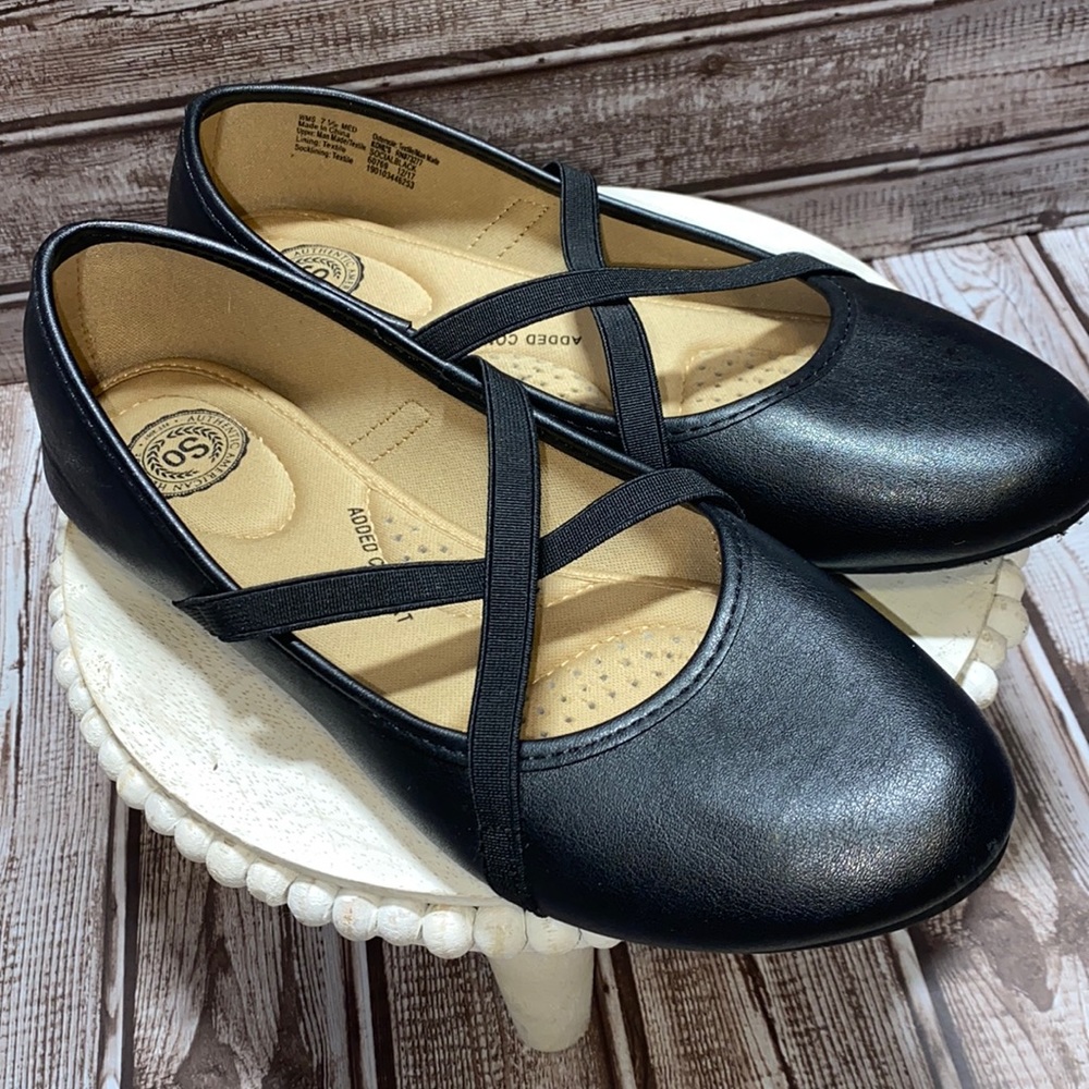 Black dress shoes